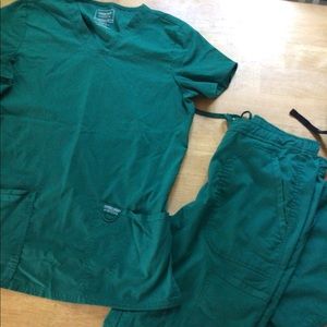 Cherokee workwear, hunter green scrubs.